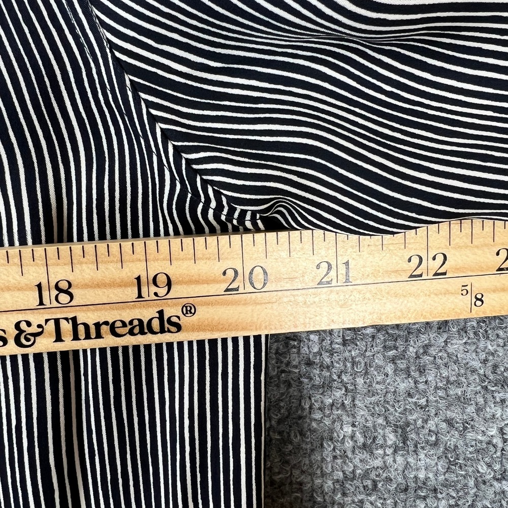 Theory Womens 100% Silk Pinstripe Long Button Down Shirt Black White Size M - Picture 8 of 10